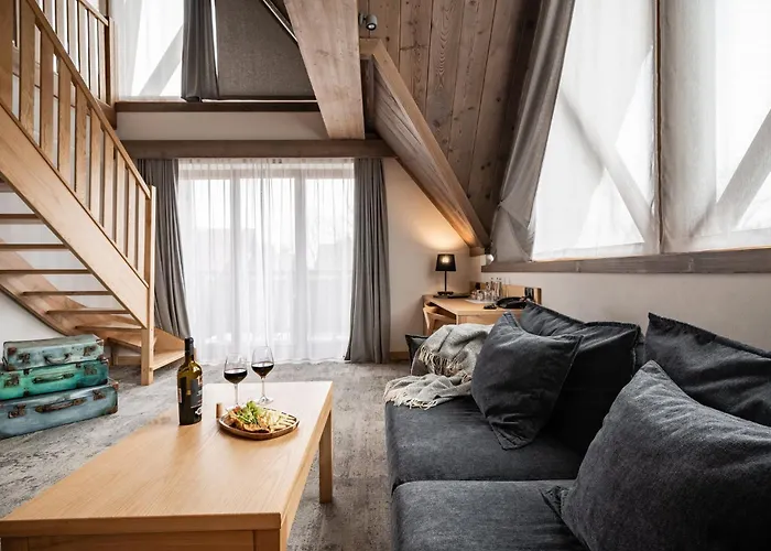 Litworowy Staw 公寓式酒店 3*